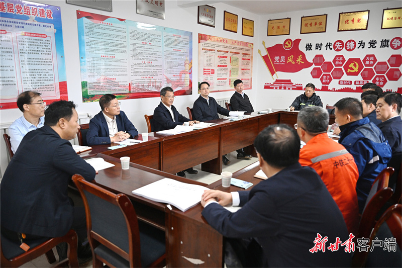 任振鶴在榆中縣調(diào)研災(zāi)后恢復(fù)重建工作時(shí)強(qiáng)調(diào)厚植為民情懷 搶抓施工季節(jié) 高質(zhì)高效推進(jìn) 確保災(zāi)區(qū)群眾早日搬進(jìn)新居開啟新生活